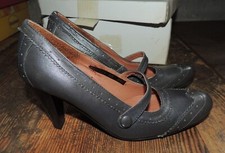 Damen Pumps Grau Budapester