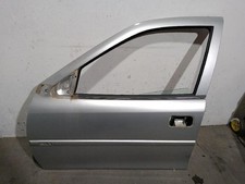 124028 tür vorne links