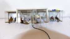 Bushaltestelle H0, 1:87, beleuchtet, Preiser , Kibri oder Vollmer mit 9 Figuren