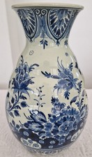 Delfter Vase – handbemalt „Delft Blauw“, 29 cm, florales Dekor, signiert
