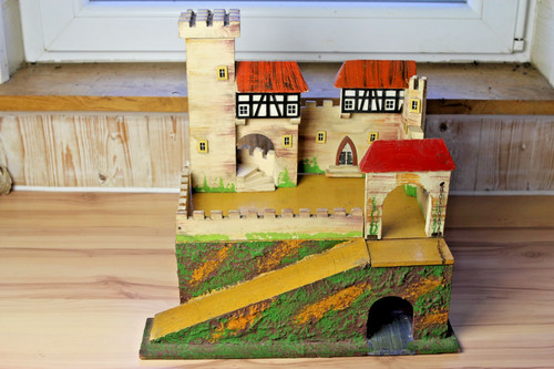 Alte ritterburg aus holz - aus,