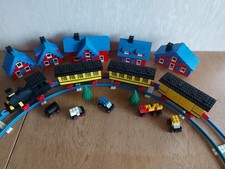 Lego Eisenbahn mit 5 Häusern