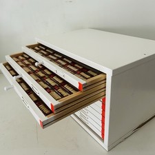 Zahnschrank   mit IVOCLAR , VITA, MAGISTER, ORTHOFILL Front/Seitenzahngarnituren