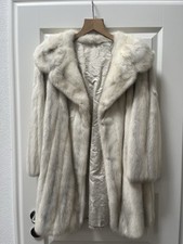 Weißer Nerzmantel, Vintage