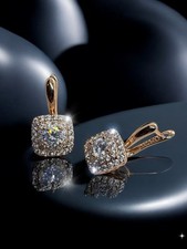 Wunderschöne 585rg Gestempelte Ohrringe, Saphir, Rolled, 5.4 Gramm, Neu