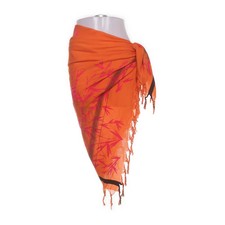 Leigh & Luca, Sarong, Damen