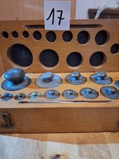 Apothekergewichte aus Messing im Holzkasten