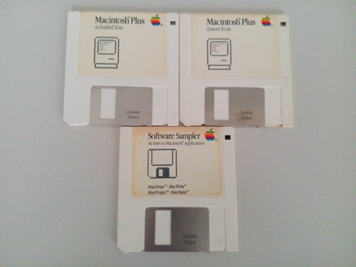 Apple macintosh plus with - apple,