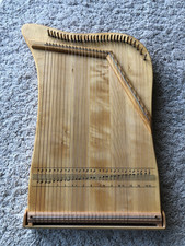 Tischharfe Sopran aus der Zitherbau-Werkstatt K. Marko, 30 Saiten g - c```