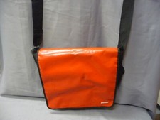 Develop Studententasche / Umhängetasche teilweise aus LKW-Plane