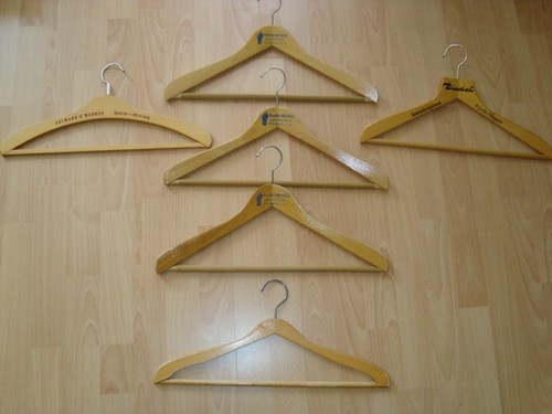 Kleiderbügel holz mit - kleiderbügel,