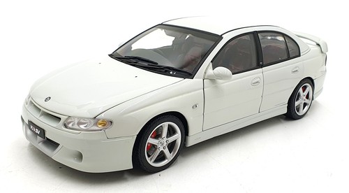 Autoart scale diecast - autoart,