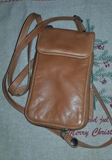 Aunts & Uncles Handytasche