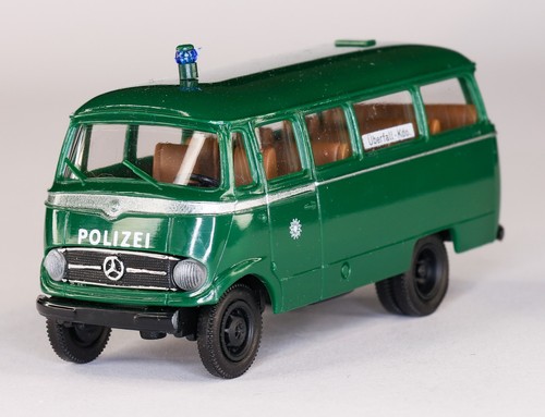 Q6g236 spur brekina polizei - spur,