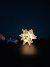 Weißer Bascetta/Origami-Stern mit LED-Beleuchtung