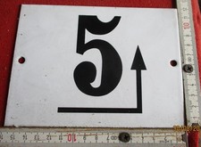 Nummer 5 Straßenschild altes