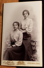 2 Mädchen - junge Frauen - Kulisse / CDV Josef Fietz Freiwaldau