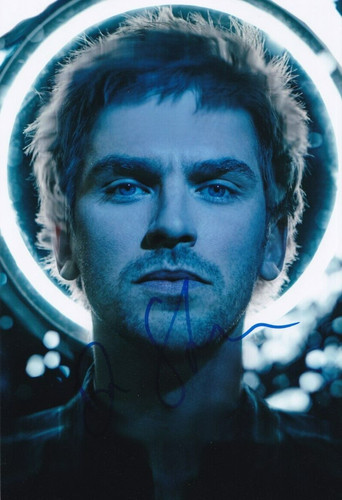 Dan stevens signed autogramm - dan,