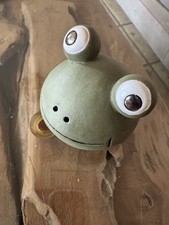Kleiner Frosch in Kugelform