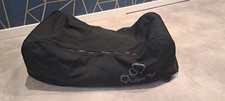 Reisetasche und regenhülle - und,