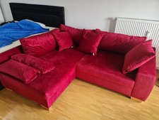 Modernes rotes Ecksofa /