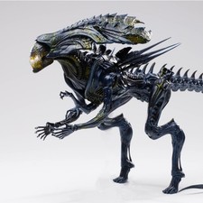 HIYA AVP Battle-Damaged Alien