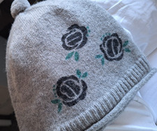 Neu Gudrun Sjöden Mütze Wolle  mit Rosen one Size ungetragen grau