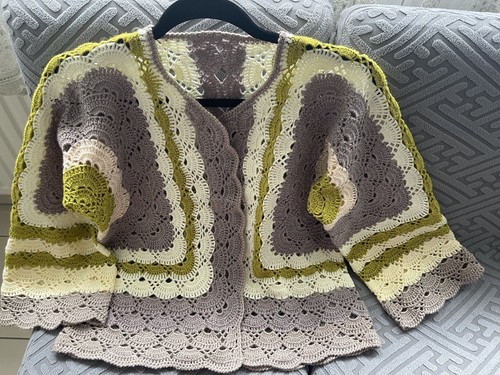 Handgestrickte strickjacke - handgestrickte,