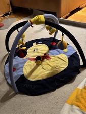 süßen Baby-Spielbogen