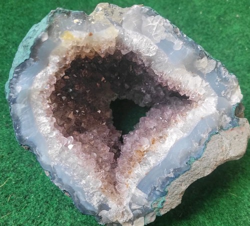 Amethyst portal geode 1571 g - 1571,