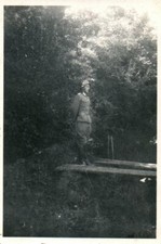 Foto, 2.WK. Wehrmacht, Westfront 1940: In Paradeuniform an Moselbrücke (MB)21378