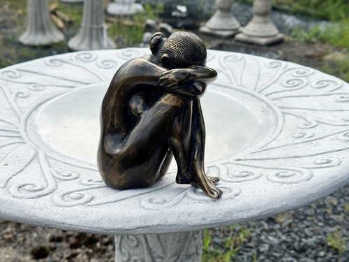 Bronzefigur frau kauernd - bronzefigur,