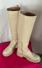 Cremefarbene Plateau Stiefel