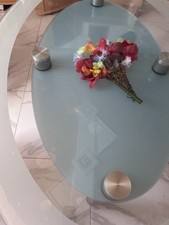 Schöner Glastisch mit Einer