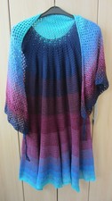 Kleid Gr L mit Farbverlauf gehäkelt und passenden Tuch Neu