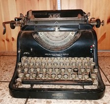 Sehr alte Schreibmaschine AEG Deutsche Werke A.G.Berlin / Werk Erfurt / Modell 6
