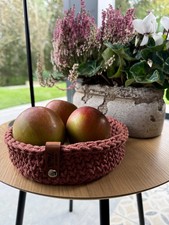 Häkelkorb mit Holzboden / Utensilo / Ordnungshelfer / Deko-Tablett