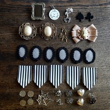 Bastel Set Konvolut Schmuckteile Schleife Knöpfe Orden Rohling Gothic Steampunk 