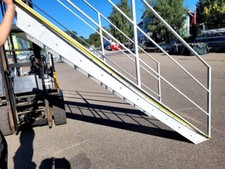 Treppe Stahltreppe Höhe ca 190cm verzinkter Gitterrost 10 Stufen Wangen lackiert