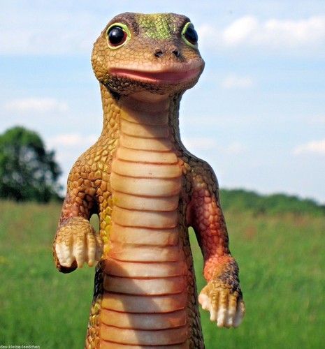 Stehende echse gecko - gecko, leguan