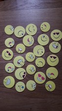 25 dünne gelbe Smiley / Emoji - Aufkleber aus Schaumgummi * 3,5 + 4 cm Umfang