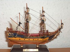 Sammlung Schiffsmodell BERLIN aus Kunststoff und Holz #23
