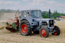 Postkartengroßes Farbbild 5 aus Serie DDR-Fahrzeuge IFA Traktor RS 01/40 Pionier