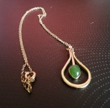 Avon Halskette 80er"grüner Stein ",schwingendes Pendel
