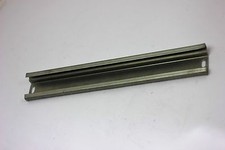 Führungsschiene aussen Bodengruppe vorne NEU original VAG 321803253 443803253 VW