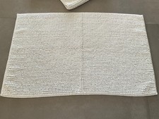 Badezimmer Teppich weiß von