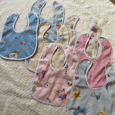 7x Baby Lätzchen - Motiv Tiere - mit Knopfverschluss - wasserfest 