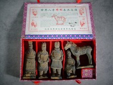 Terracotta Armee 5 Krieger Soldaten Figuren ca 12cm im Koffer Asiatika China