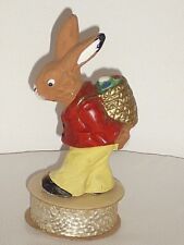 Antiker Candy Container Osterhase mit Kiepe und Eiern Pappmaschee um 1920 selten