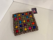 Untersetzer eckig aus Filzkugeln 20x20cm, natur oder anthrazit mit bunten Kugeln